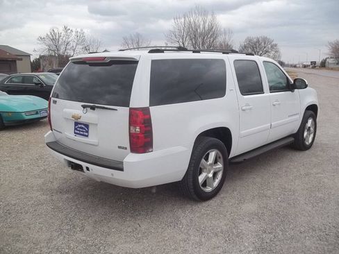 Used 2007 Chevrolet Suburban LTZ w/ LTZ Preferred Equipment Group AWD/4WD image 5