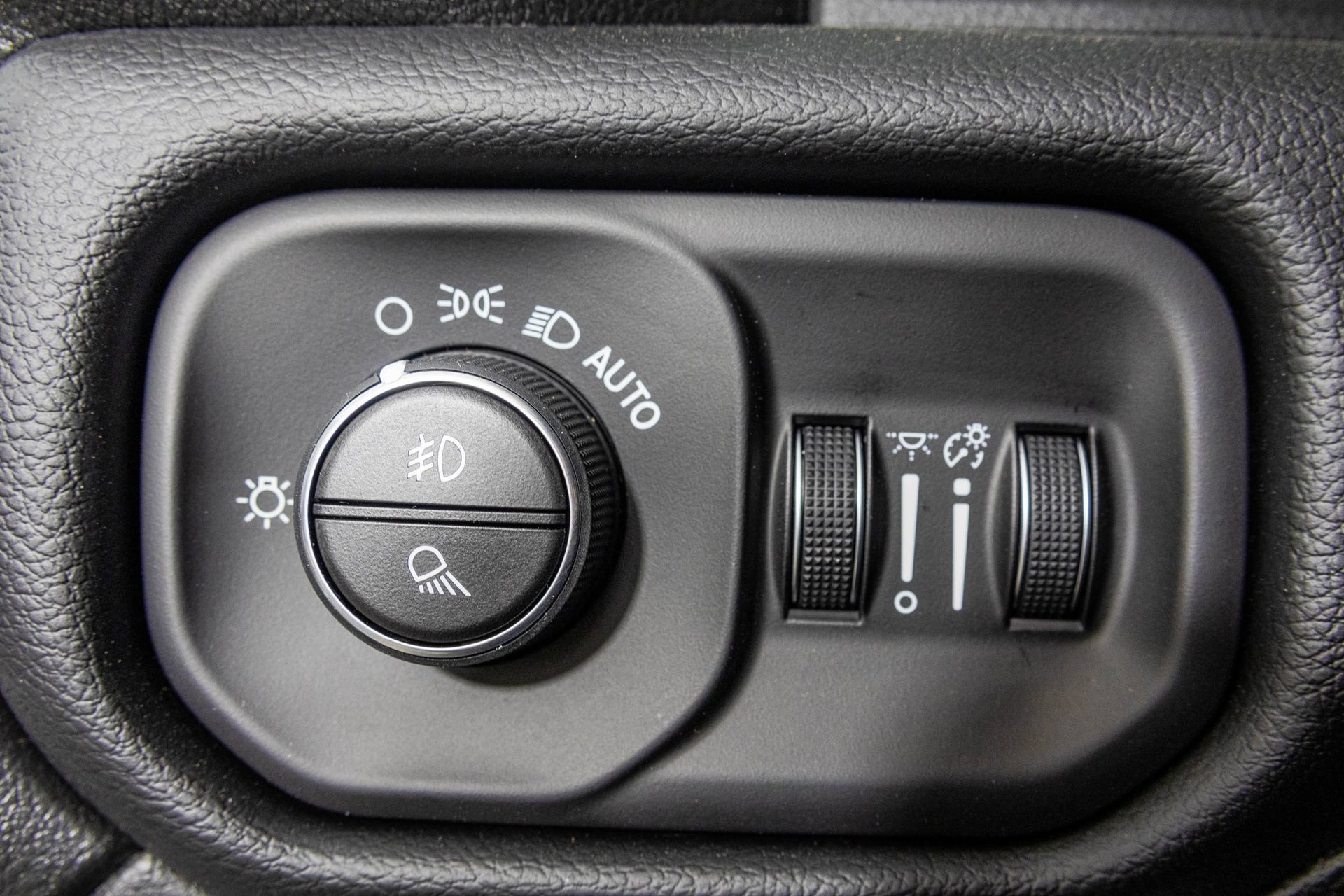 New 2026 RAM 3500 Laramie AWD/4WD image 33
