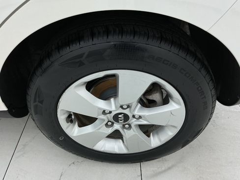Used 2019 Kia Soul FWD image 46
