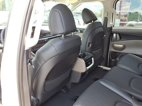 New 2026 Kia Carnival FWD image 10