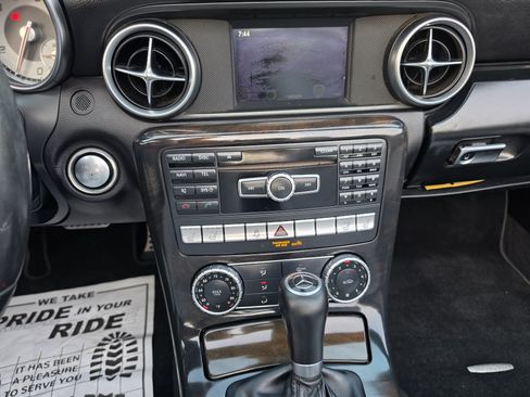 Used 2015 Mercedes-Benz SLK 250 image 38