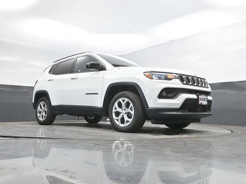 Used 2024 Jeep Compass Latitude AWD/4WD image 45