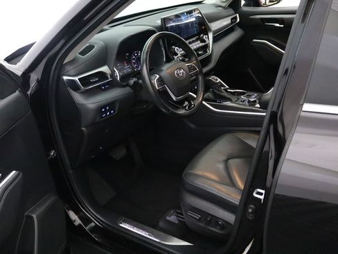 Used 2022 Toyota Highlander Platinum AWD/4WD image 18