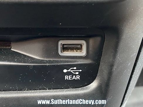 Used 2017 Chrysler Pacifica Limited FWD image 34