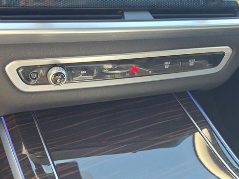 Used 2024 BMW X7 xDrive40i image 38