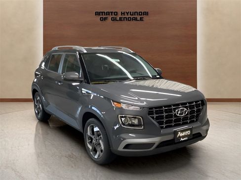 Used 2025 Hyundai Venue SEL image 13