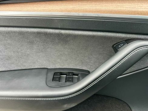 Used 2025 Tesla Model Y Long Range RWD image 11