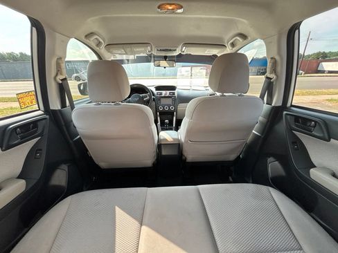 Used 2017 Subaru Forester 2.5i AWD/4WD image 21