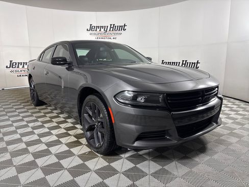 Used 2022 Dodge Charger SXT w/ Plus Group image 3