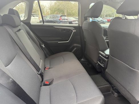 Used 2022 Toyota RAV4 LE image 8