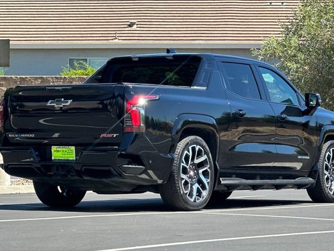 Used 2025 Chevrolet Silverado EV RST AWD/4WD image 11