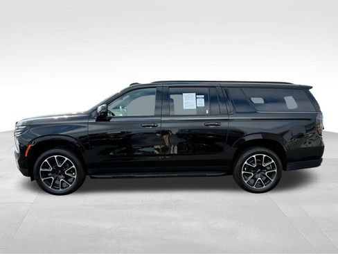 Used 2025 Chevrolet Suburban RST w/ Advanced Technology Package AWD/4WD image 2