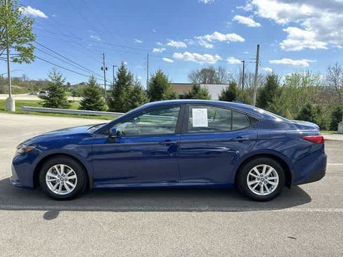 Used 2025 Toyota Camry LE image 2