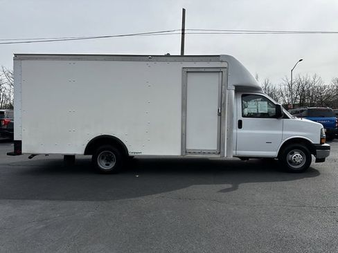 Used 2022 Chevrolet Express 3500 w/ Power Convenience Package RWD image 4