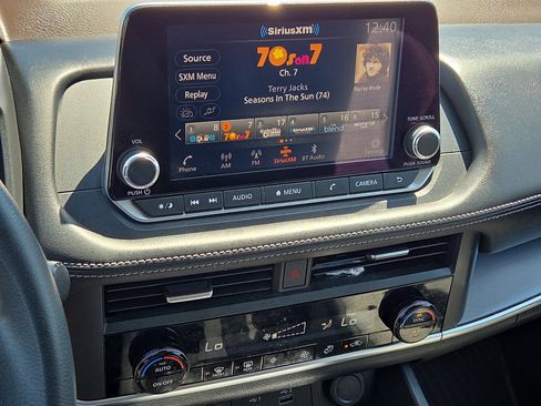Used 2023 Nissan Rogue SV FWD image 16