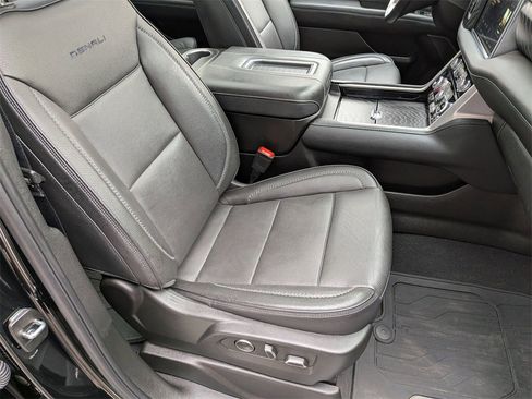 Used 2023 GMC Yukon XL Denali image 35