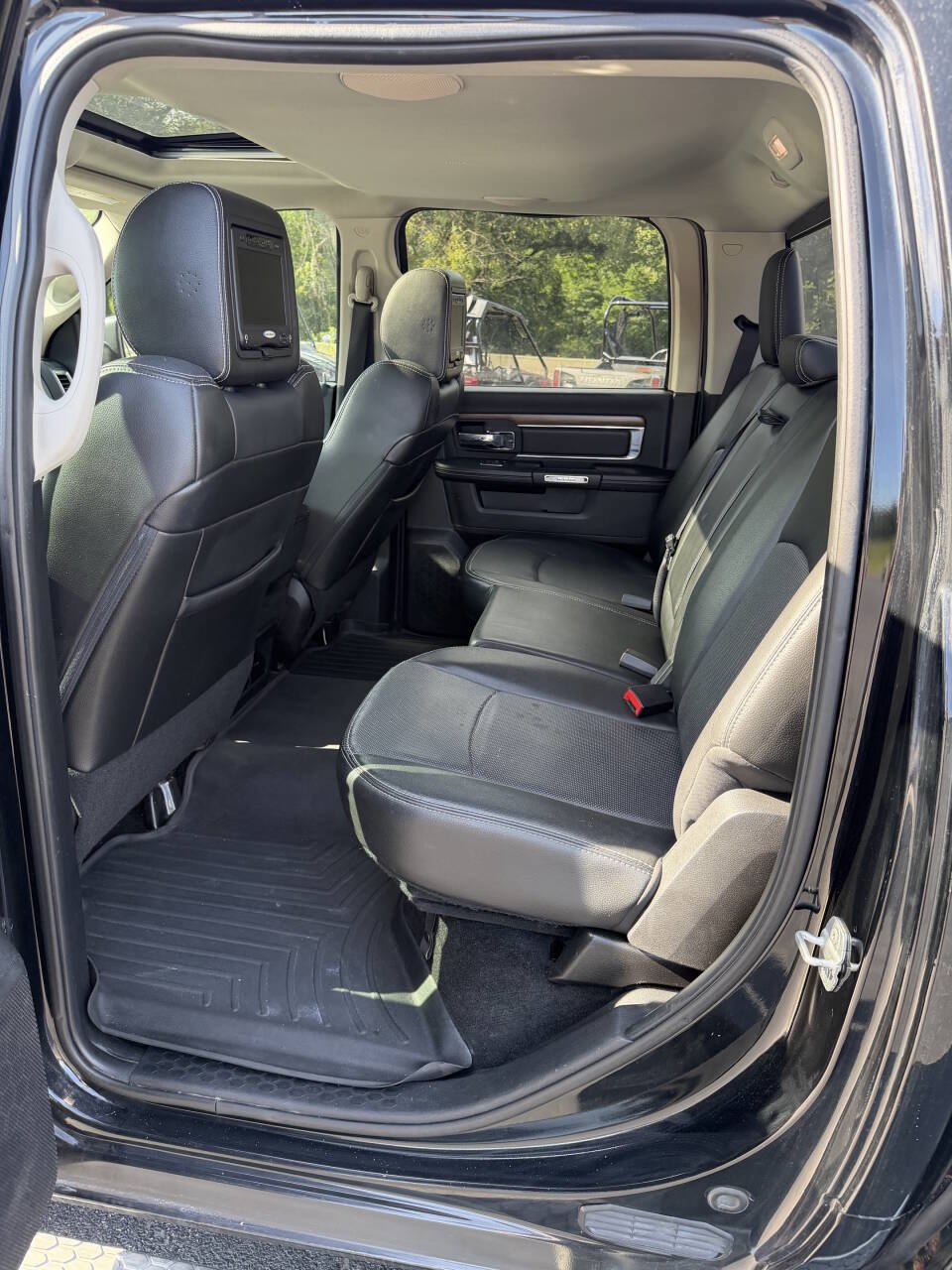 Used 2014 RAM 1500 Laramie w/ Convenience Group AWD/4WD image 19