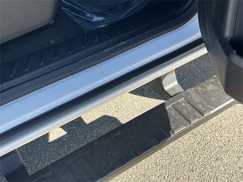 New 2026 GMC Canyon Elevation w/ LPO, Black Badging Package image 32