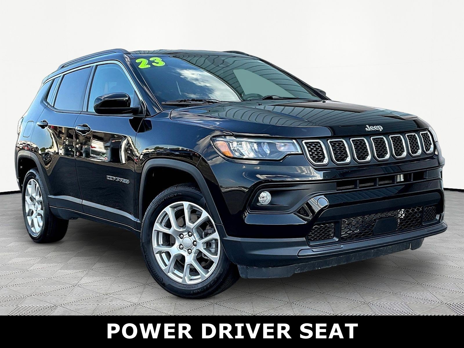 Used 2023 Jeep Compass Latitude AWD/4WD image 3