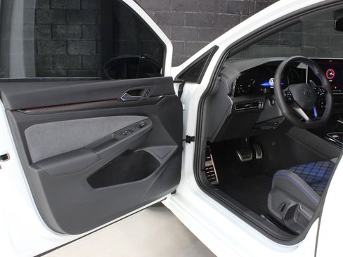 Used 2025 Volkswagen Golf R Black Edition w/ Euro Stye Package image 33