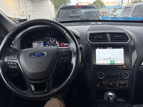Used 2018 Ford Explorer XLT w/ Equipment Group 202A AWD/4WD image 6