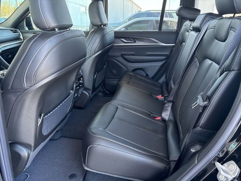 New 2025 Jeep Grand Cherokee Limited w/ Luxury Tech Group II image 13