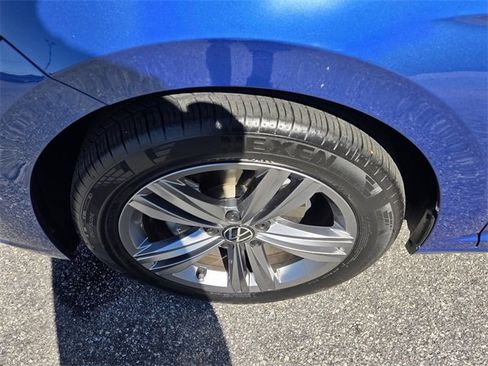 Used 2024 Volkswagen Jetta SE w/ Panoramic Sunroof Package image 18