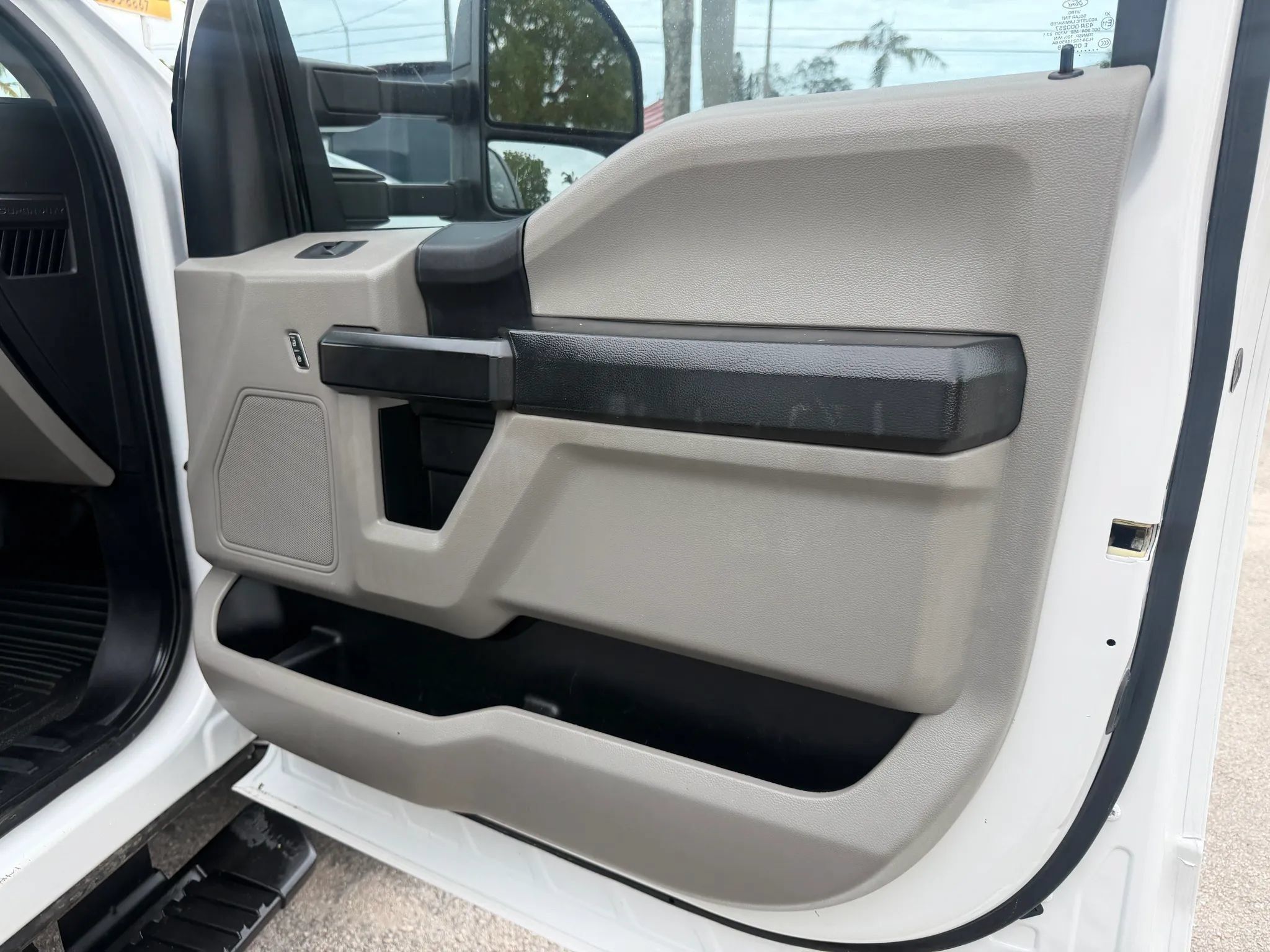 Used 2019 Ford F350 4x4 Crew Cab XL DRW w/ Power Equipment Group image 19