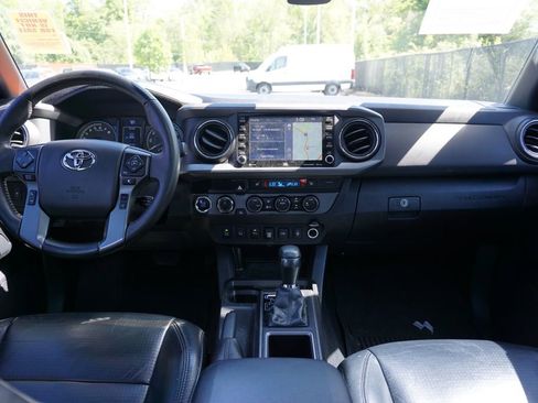 Used 2021 Toyota Tacoma TRD Off-Road w/ TRD Premium Off Road Package AWD/4WD image 17