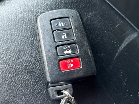 Used 2018 Toyota Avalon XLE image 26