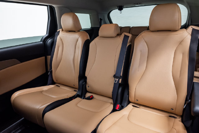 Used 2024 Kia Carnival LX FWD image 23
