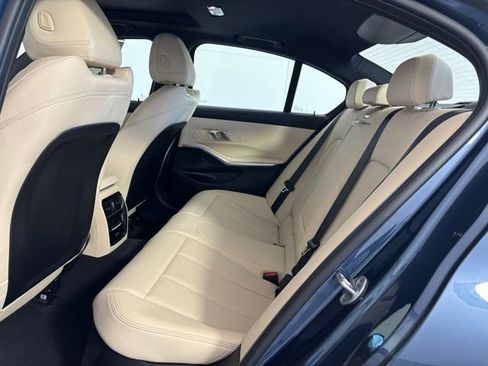 Used 2025 BMW 330i xDrive Sedan w/ M Sport Package AWD/4WD image 19