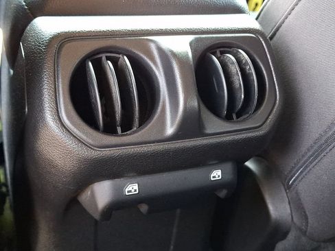 Used 2022 Jeep Wrangler Unlimited Sport AWD/4WD image 11