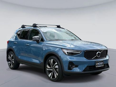 Used 2023 Volvo XC40 B5 Ultimate w/ Protection Package Premier image 9