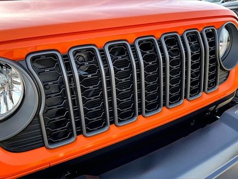 Used 2025 Jeep Gladiator Sport image 31