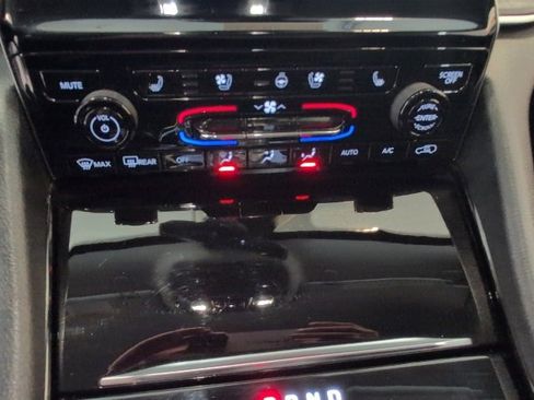 Used 2023 Jeep Grand Cherokee Limited w/ Luxury Tech Group II image 22