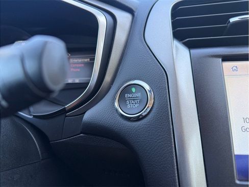 Used 2020 Ford Fusion SE FWD image 25