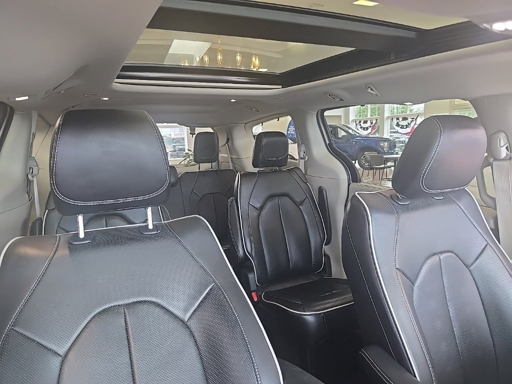 Used 2024 Chrysler Pacifica Limited FWD image 47