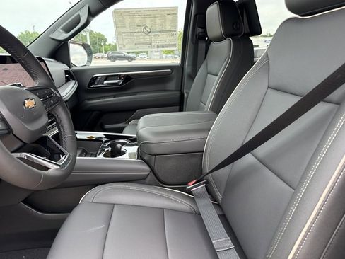 New 2026 Chevrolet Suburban Premier AWD/4WD image 5