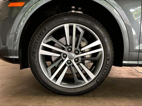 Used 2020 Audi Q5 e Premium Plus AWD/4WD image 12