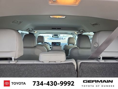 Used 2025 Toyota Sienna XLE image 27