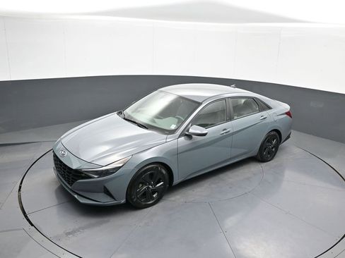 Certified 2022 Hyundai Elantra SEL w/ Cargo Package image 33