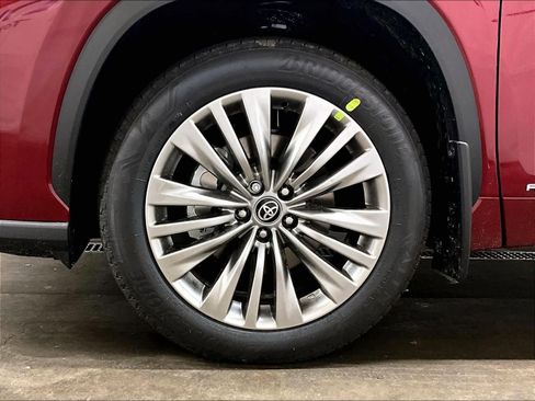 New 2026 Toyota Highlander Platinum AWD/4WD image 8