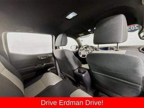 Certified 2021 Toyota Tacoma TRD Off-Road AWD/4WD image 29