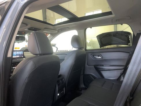 Used 2025 Nissan Rogue SL w/ SL Premium Package AWD/4WD image 6