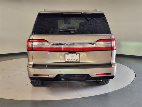 Used 2020 Lincoln Navigator Reserve w/ Luxury Package image 10