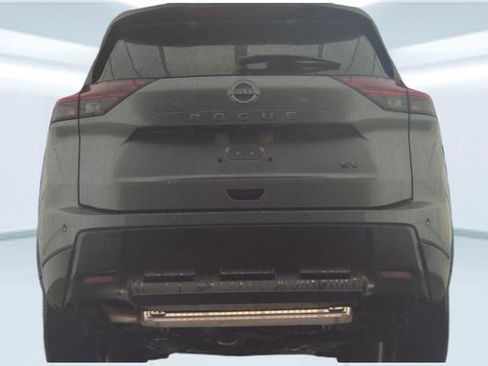 Used 2024 Nissan Rogue SV FWD image 8