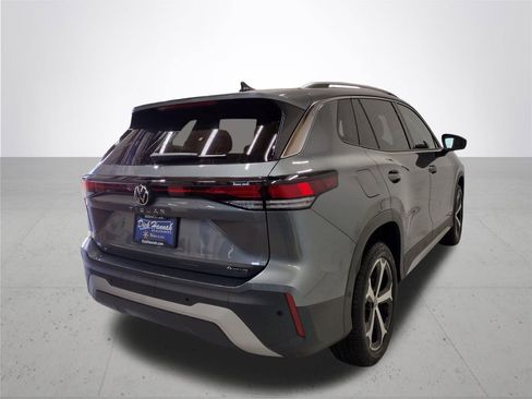 New 2026 Volkswagen Tiguan SE image 13