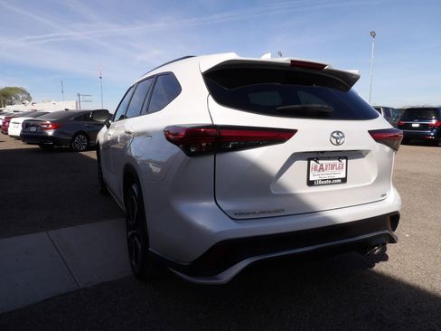 Used 2022 Toyota Highlander XSE image 6