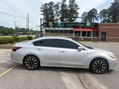 Used 2018 Nissan Altima 2.5 SV FWD image 4